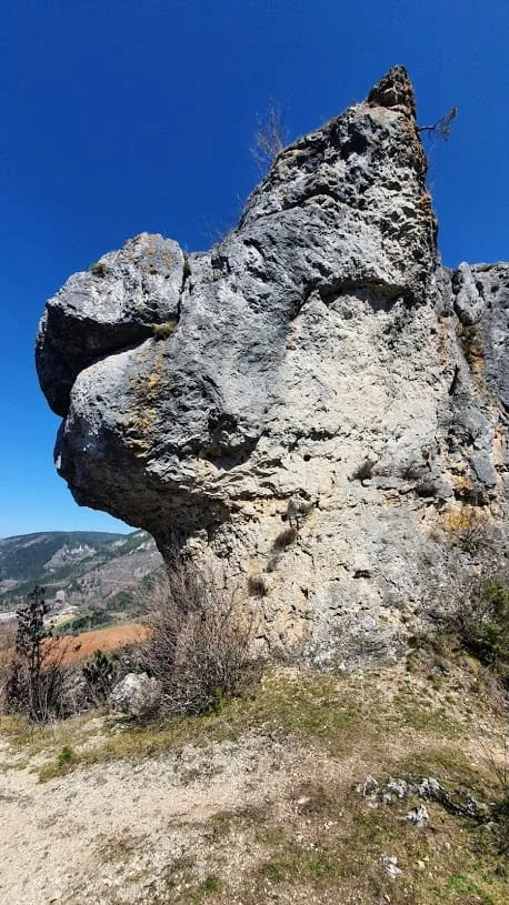 Lion de Balsièges Rocher en forme de lion retraite février les 5 élements